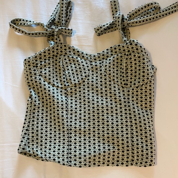 Free people flower stitched crop top - Picture 1 of 5